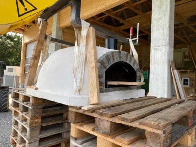 Ein Buenaventura 120 auf Paletten gestellt