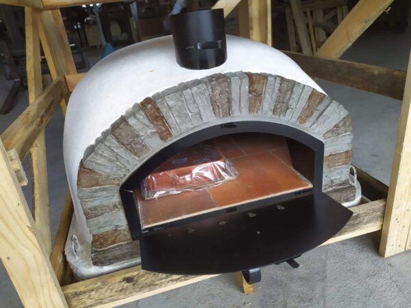 Buenaventura Holzbackofen mit flacher Bauform für Pizza