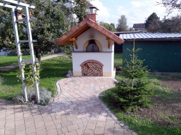 Les Cheminees Pizzaofen Bausatz von einem Kunden in ein Backhaus gebaut