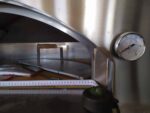 Detailansicht des Backraums und Thermometer eines Rosso Fuoco Pizzaofens