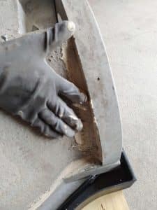 Frontbogen anbringen beim Aufbau eines Pizzaofens