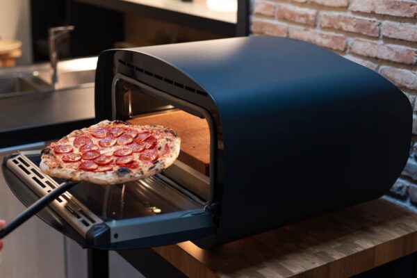 Alfa Urbe Pizzaofen elektrisch beim Pizza backen
