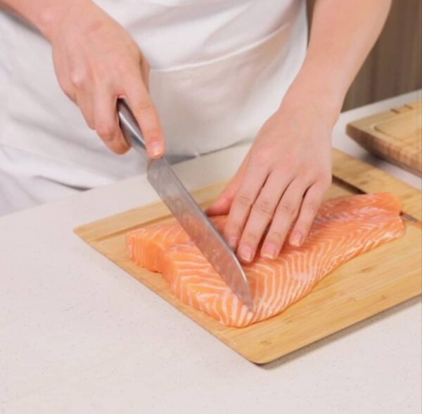 Lachs auf einem ChopBox Schneidebrett