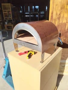 Pizzaparty Ardore kupfer auf einem Tisch